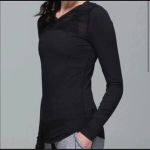 Lululemon women’s and long sleeve top I believe a size 6